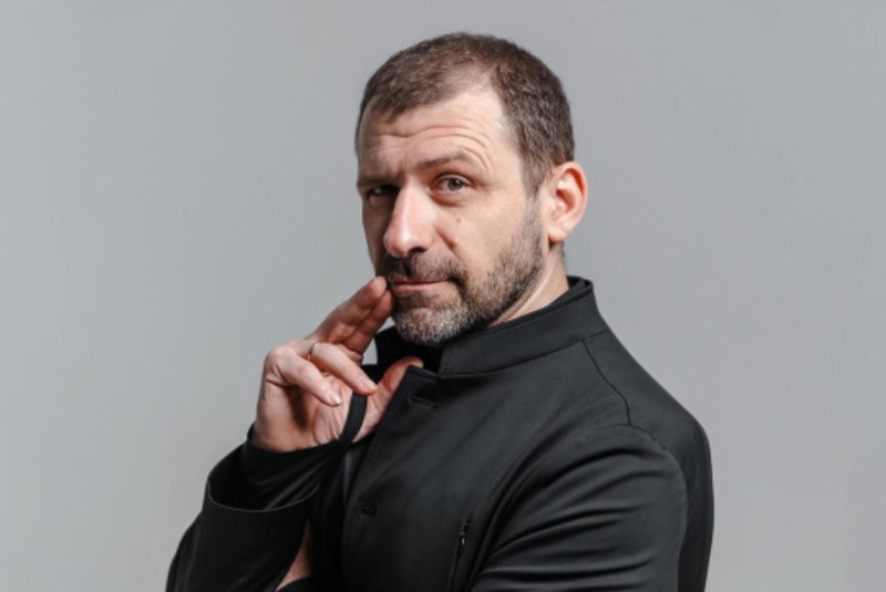 Игорь Рыбаков, участник списка богатейших людей России в 2022 году с состоянием в 1,435 млрд долларов США, совладелец корпорации «Технониколь» и сооснователь «Рыбаков Фонд», известный меценат, куратор множества образовательных программ проведет встречу