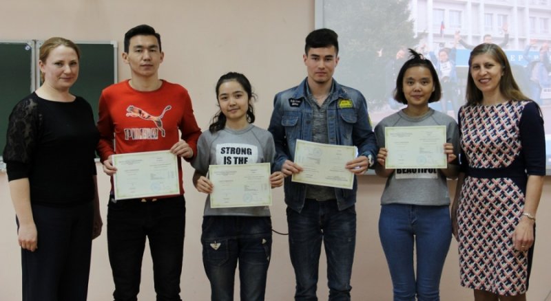 Китайские студенты закончили обучение на курсах русского языка как иностранного