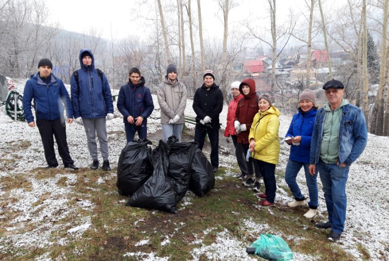 Студенты ИФФ приняли участие в городском субботнике 