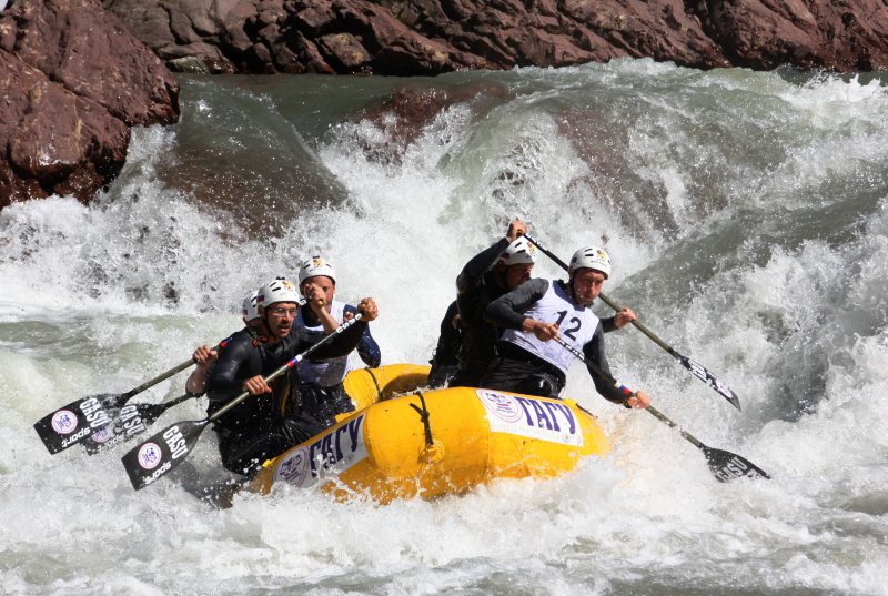 Команда ГАГУ успешно выступила на соревнованиях по рафтингу