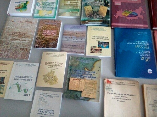 Студенты ЭЮФ на Дне открытых дверей в Алтайкрайстат 