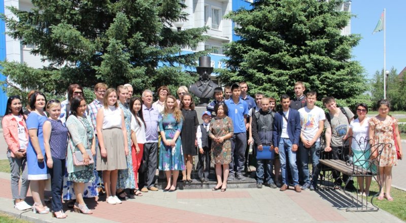 Он памятник себе воздвиг нерукотворный